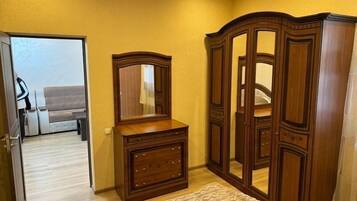 2 bedrooms, in-room safe, iron/ironing board, free WiFi