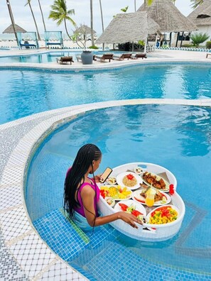 Outdoor dining - Cterra Zanzibar Beach Resort  (Bwejuu)
