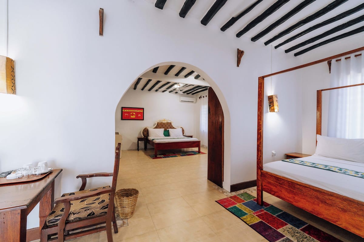 Habitació familiar, diversos llits, no fumadors, vistes al jardí | Roba de llit d'alta qualitat, cobrellits i caixa forta a l'habitació 