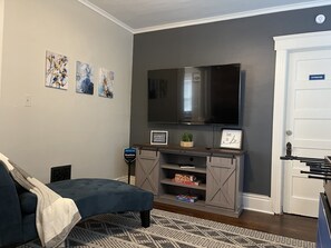 Smart TV, tavolo da calcetto, tavolo da ping pong, stampante