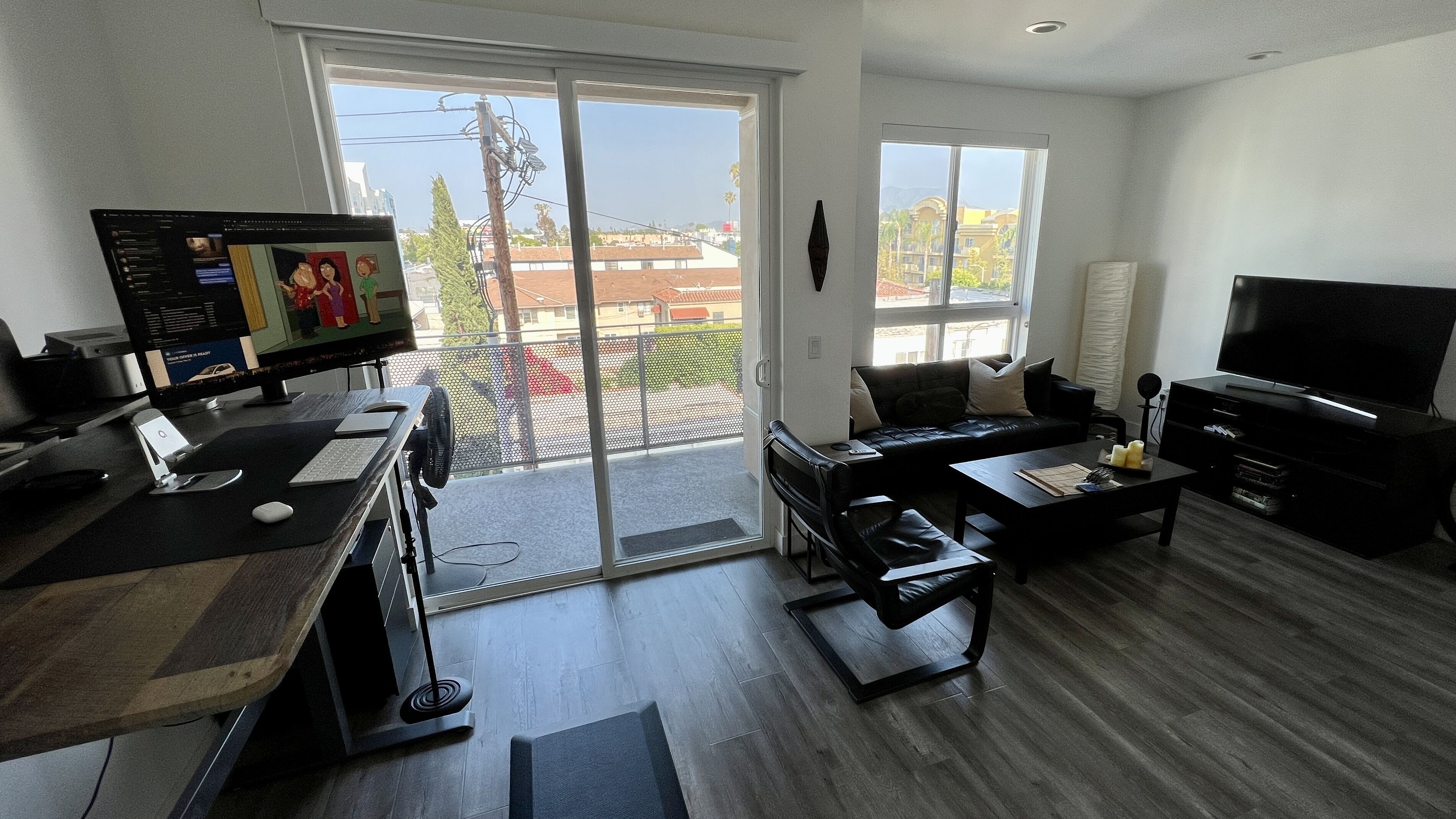 Modern, clean, bright, 1br apartment with view of Mt Hollywood