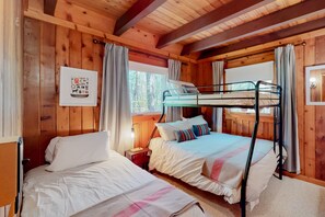 4 bedrooms, internet, bed sheets