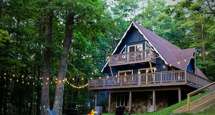 4BR charming cabin with firepit and lake access