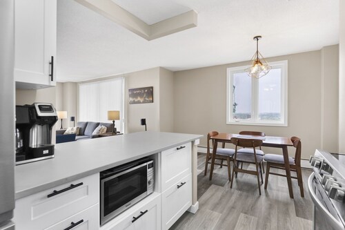 Newly Renovated Modern Downtown Condo