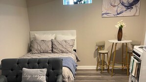 Interior - A cozy short-term lower level rental in quiet  area of Baltimore City (Baltimore)