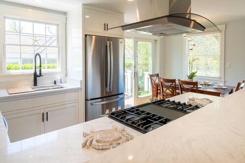 Newly remodeled cottage on a shell street in Siasconset, MA - Nantucket Island 