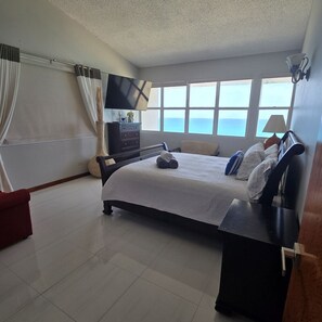5 bedrooms, desk, iron/ironing board, free WiFi