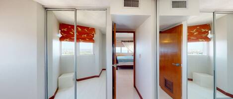5 bedrooms, desk, iron/ironing board, travel crib