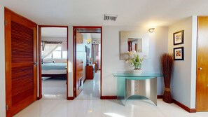 5 bedrooms, desk, iron/ironing board, travel crib