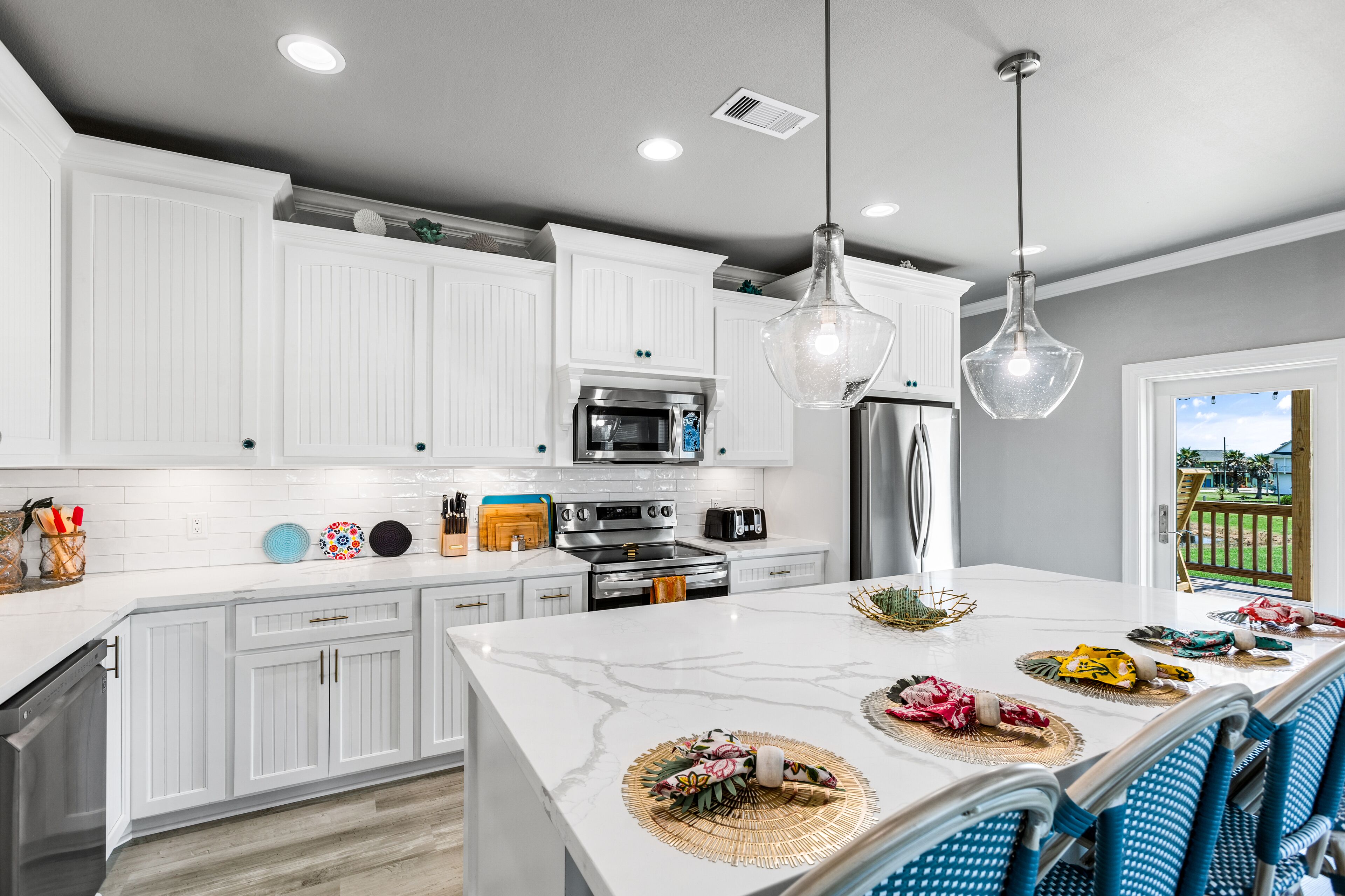 冰箱、微波炉、烤箱、炉灶