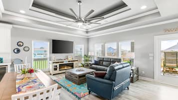 Smart TV, fireplace