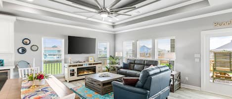 Smart TV, fireplace