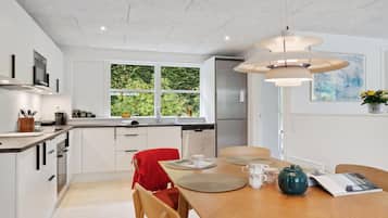 Fridge, oven, dishwasher, coffee/tea maker