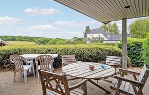 Outdoor dining - Lovely home in Hesselager with WiFi (Hesselager)