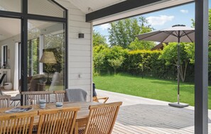 Outdoor dining - Gorgeous home in Stege with WiFi (Stege)