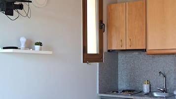 Apartment | Private kitchen | Electric kettle, dining tables