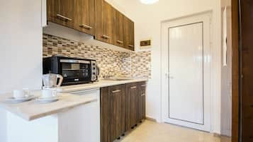 2 bedrooms, premium bedding, in-room safe, desk