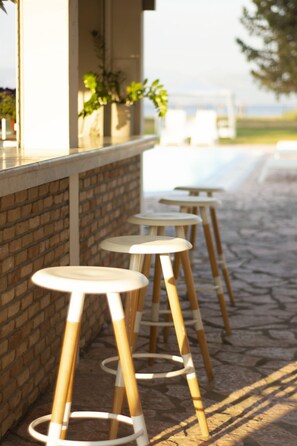 Poolside bar - Parakladi Seaside Retreat (Corfu)