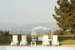 Seasonal outdoor pool, pool umbrellas, sun loungers - Parakladi Seaside Retreat (Corfu)