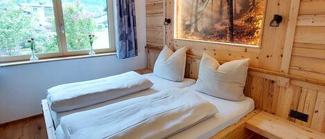 4 bedrooms, free WiFi, bed sheets