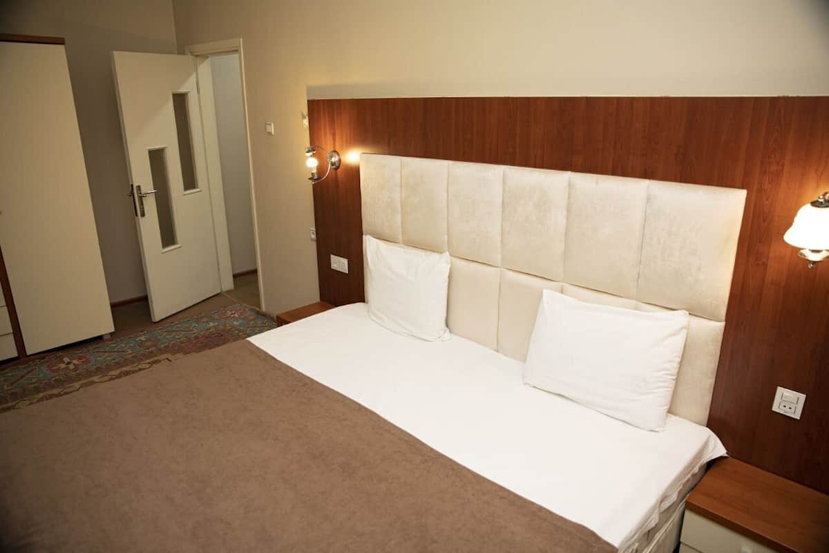 Standard Double or Twin Room | 1 bedroom, hypo-allergenic bedding, down comforters, memory foam beds