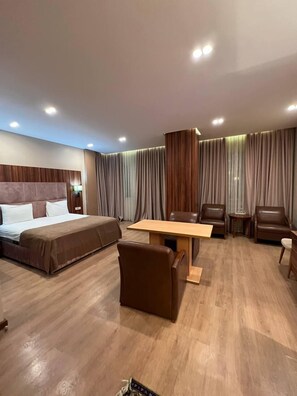 Luxury Double Room | Hypo-allergenic bedding available, down comforters, memory foam beds - Pilot Apart Hotel (Baku)