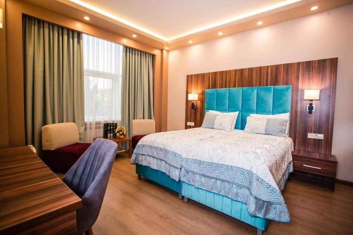 Luxury Double Room | 1 bedroom, hypo-allergenic bedding, down comforters, memory foam beds