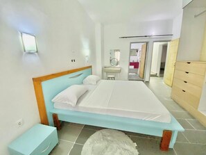 4 bedrooms, WiFi, bed sheets