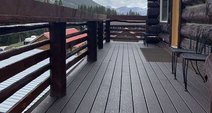 Luxurious 2 Bedroom apt in Cooke City. Upper unit. Fabulous views.