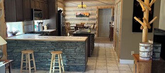 Luxurious 2 Bedroom apt in Cooke City. Upper unit. Fabulous views.
