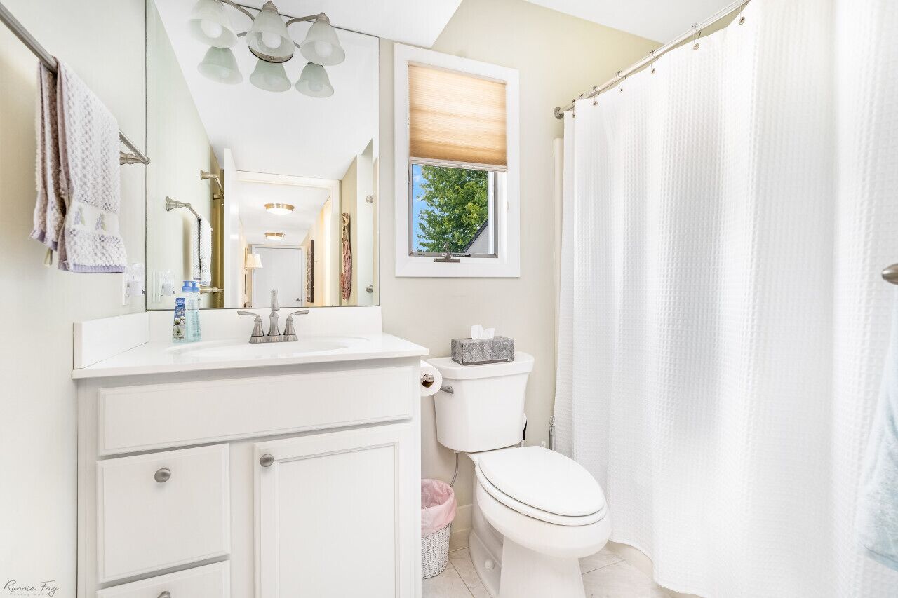 The Sandpiper Beach House Beautiful & Spacious Smart Home, Close to