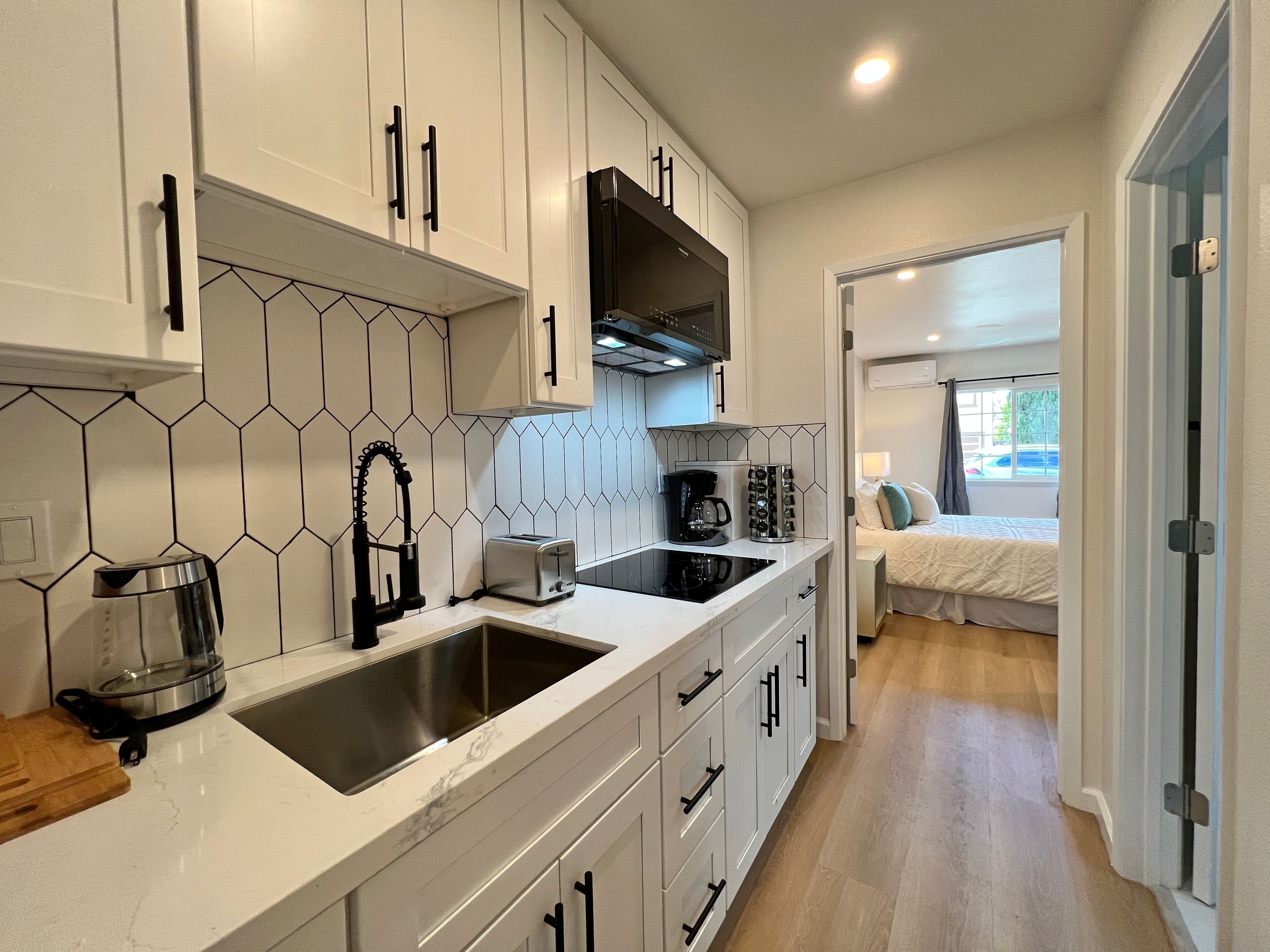 Stylishly Renovated 1BR Suite w/ AC, 10 min SFO, 615