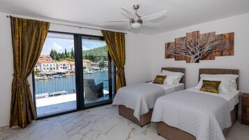 4 bedrooms, travel cot, free WiFi, bed sheets