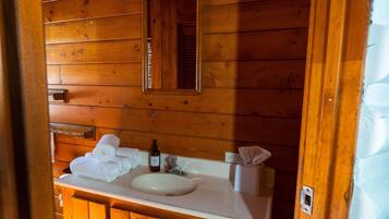 Bathtub, towels