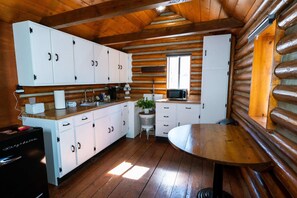 Mikrowelle, Wasserkocher mit Kaffee-/Teezubehör