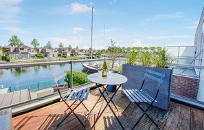 Outdoor dining - 2 bedroom awesome home in Oude Tonge (Oude Tonge)