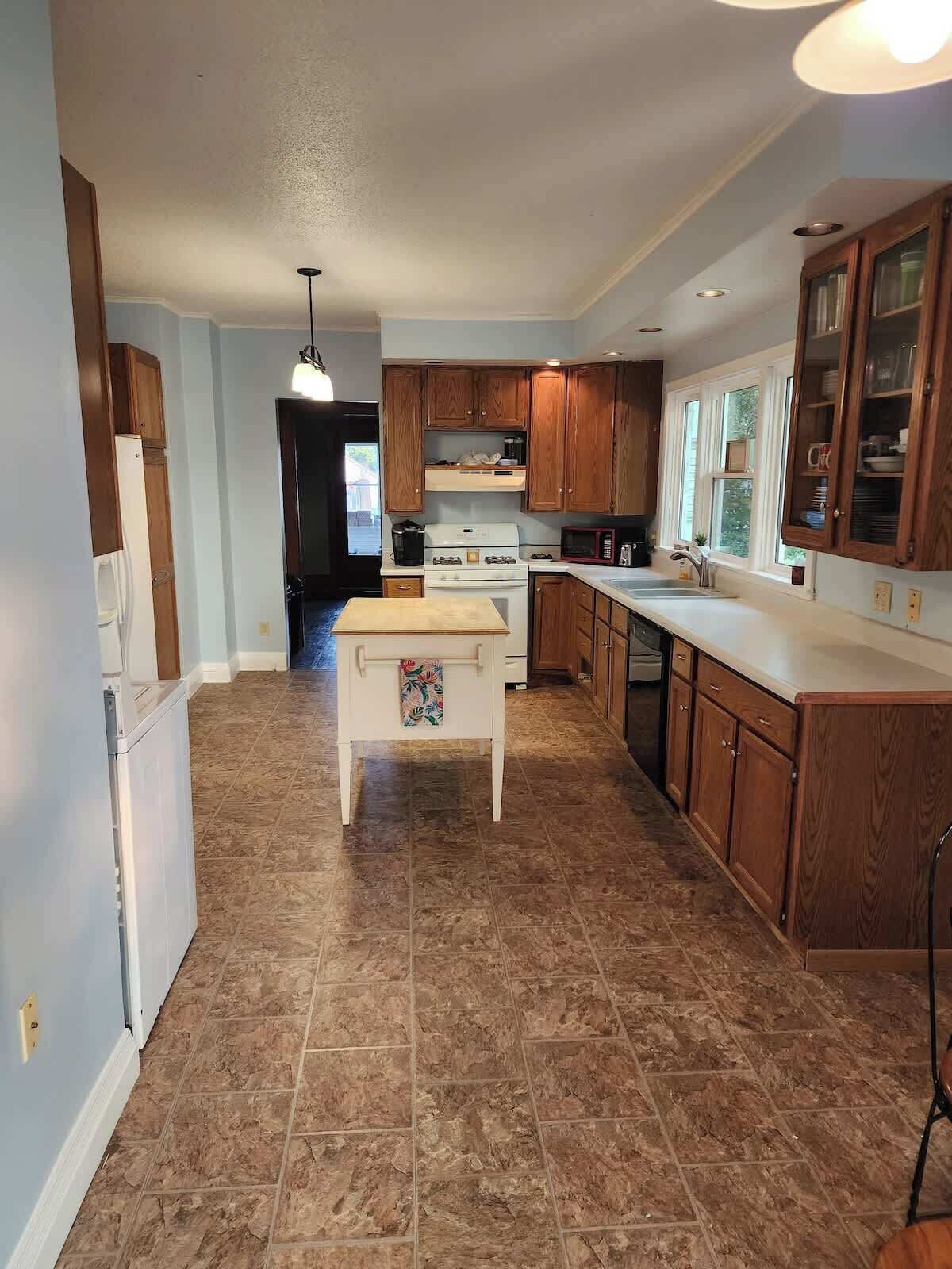 Refrigerador, microondas, horno y parrilla de estufa 