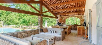 Casa con 6 camere da letto che accetta.