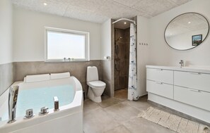 Combined shower/tub