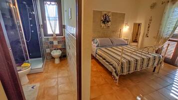 Romantic Room | Bilik Mandi | Pancuran mandi, hulu semburan hidrourut, pengering rambut, bidet