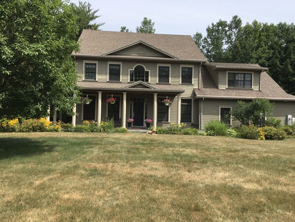 Exterior - Fully furnished executive home available Dec 1, 2023 thru April 30, 2024 (Hanover)