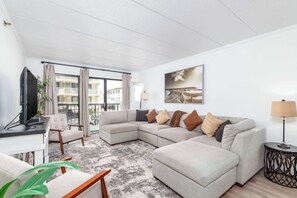 テレビ、書斎 / ワークスペース