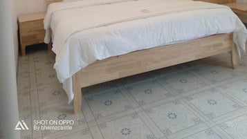 6 bedrooms, in-room safe, iron/ironing board, free WiFi