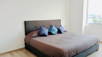 3 bedrooms, iron/ironing board, WiFi, bed sheets