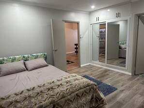 3 quartos, ferros/tábuas de passar roupa, Wi-Fi, roupa de cama