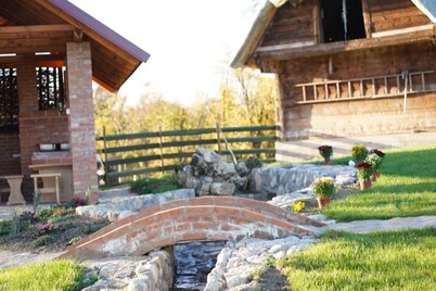 Authentic and traditional farmhouse 'Medjedovica brdo Godovik'