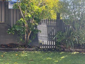 Property grounds - Cosy comfortable unit with city views (Napier)