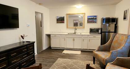 Fireweed 2 Bedroom by airport; lakes, trails, fishing, skiing, hiking!