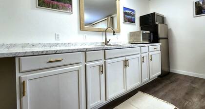 Fireweed 2 Bedroom by airport; lakes, trails, fishing, skiing, hiking!