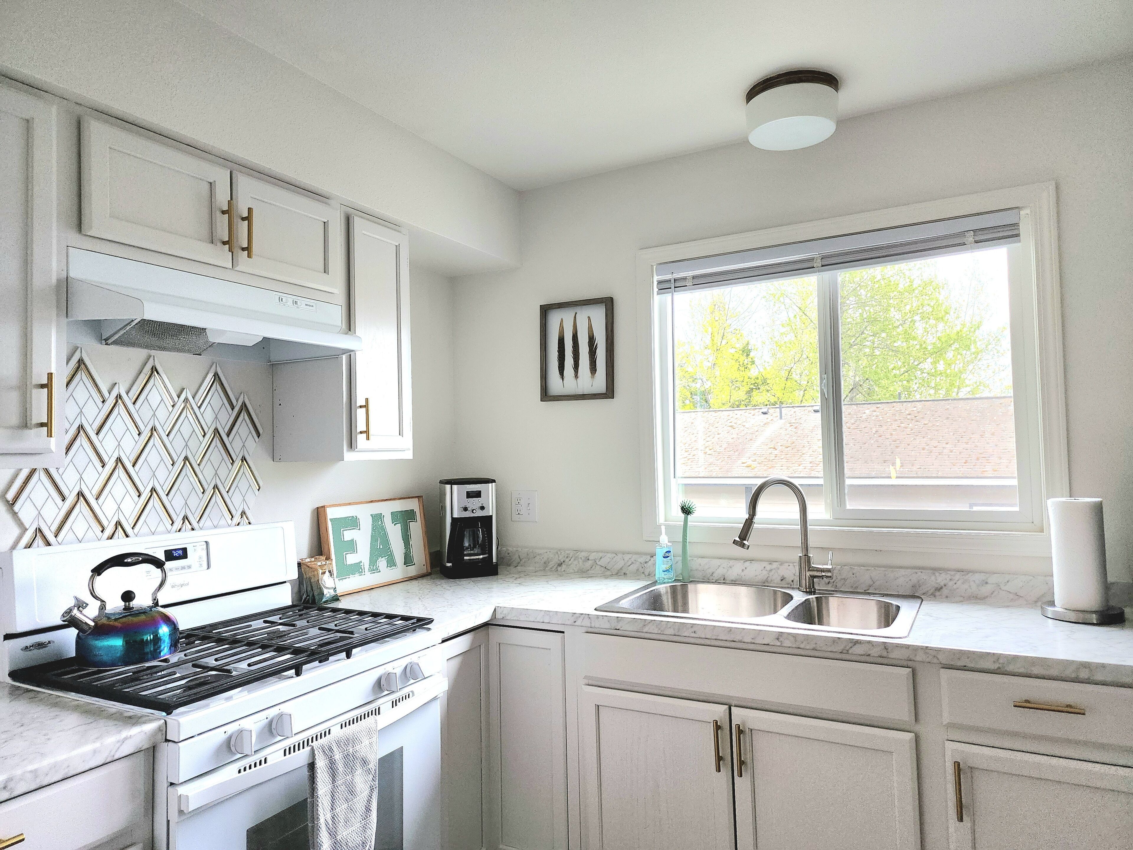 Kjøleskap, mikrobølgeovn, ovn og brødrister